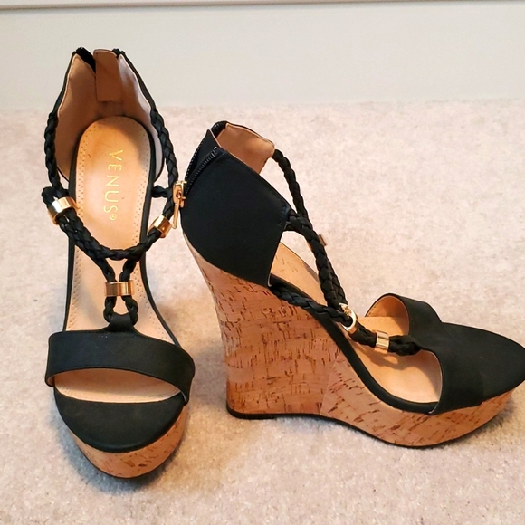 Venus Wedges - Picture 1 of 5